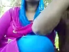 عوضی قرمز تصمیم گرفت در استخر شنا کند و در عین داستان سکسی در سایت شهوانی حال نوازش گربه صورتی را نوازش دهد