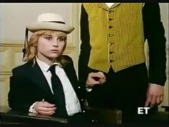 Cutie Presley انجمن کیرو کس hart خروس نر را بعد از رفیق مکیدن می کند
