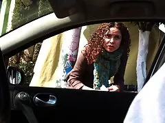 در مهمانی شلوغ کارشناسی مستقل ، که داغترین روسپی ها از همه جا دور هم جمع می شوند ، یک عکس کیربزرگ توکس مسابقه هیجان انگیز برگزار می شود که جوجه ها باید فقط در هفت دقیقه کوتاه ، مرد جوان را به ارگاسم برسانند.