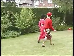 دختر فیلم سکسی سایت شهوانی سیاه همسایه چربی را می خورد