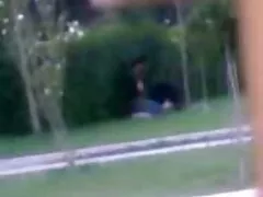 این پری می داند که چگونه کلیشه را به صورت حرفه ای نوازش دهد ، اما انجمن فیلمهای سکسی دوست دارد بیشتر با یک عضو مرد بازی کند