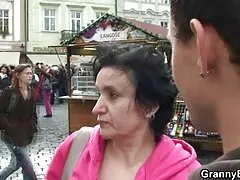 سبزه عکس سکسی کیر توکون fucks با خوش تیپ دیک خود را می خورد و سرانجام سرنگ می شود